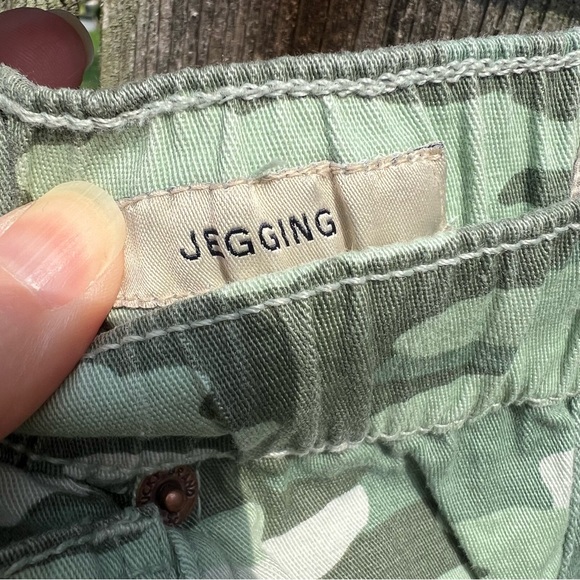 Girls Lucky Brand Jegging Camo Pants - Picture 3 of 8